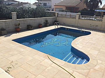 Foto Venta de casa con piscina y terraza en Creixell, La plana